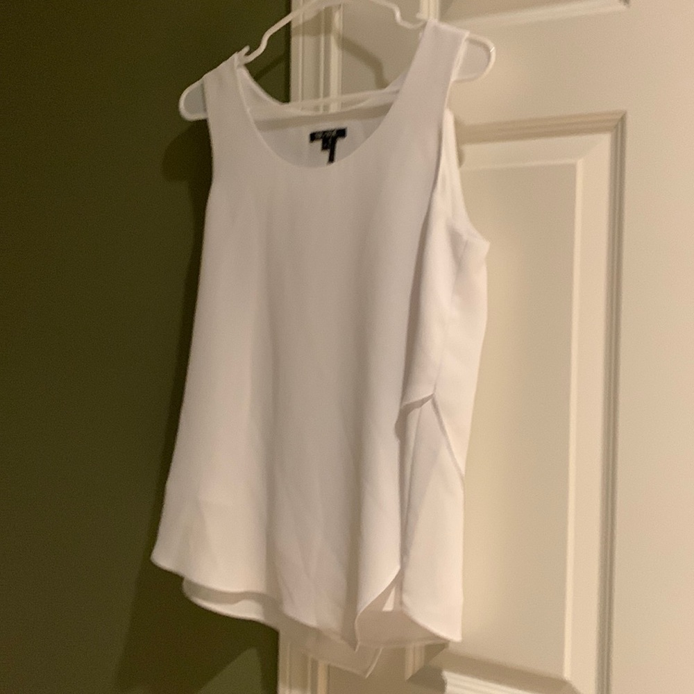 NIC+ZOE  asymmetrical white dressy tank top in a size medium. Good condition. 🤍